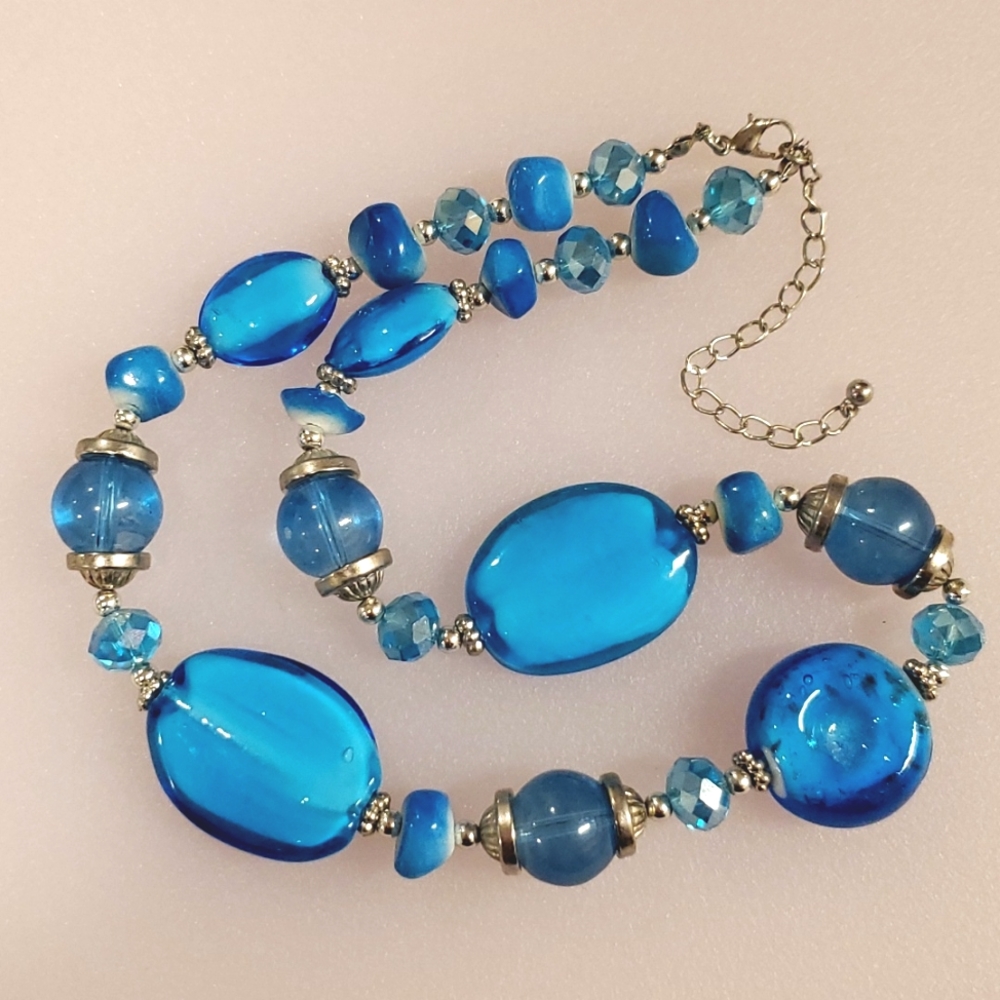 Charming Charlie Silvertone Blue beaded snd crystal necklace ocean blue
